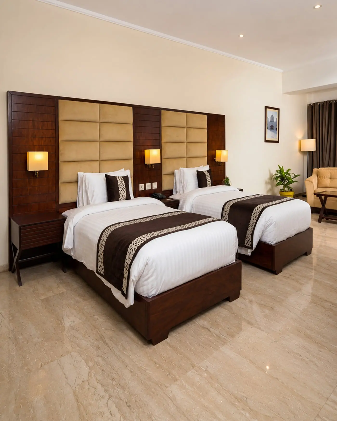 A deluxe room with twin beds at Faletti’s Express Shimla Hill
