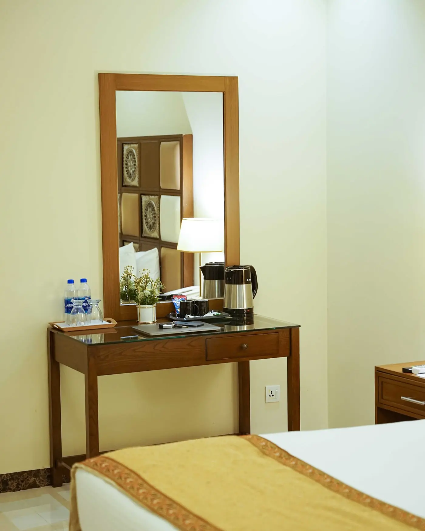 The tea console and mirror in a room at Faletti’s Grand Gujranwala