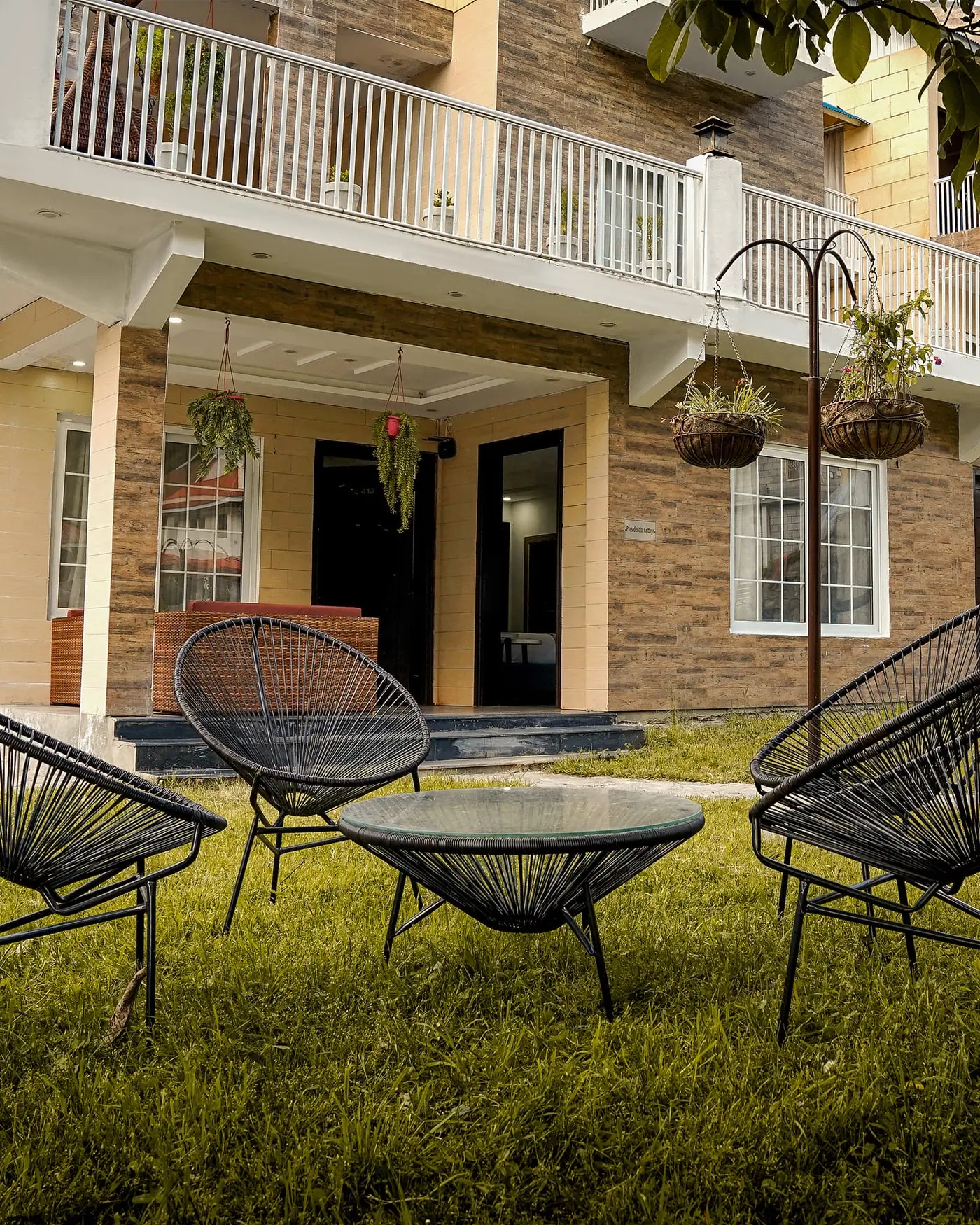 A cottage terrace and lawn at Faletti’s Grand Naran